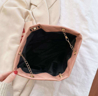 Elegant Quilted Chain Shoulder Bag – Premium Synthtic Leather ZTS-CR-062