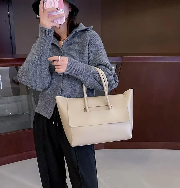 Designer Style Women's Large Capacity Handbag ZTS-CR-066