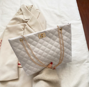 Elegant Quilted Chain Shoulder Bag – Premium Synthtic Leather ZTS-CR-062